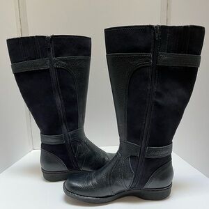 Clarks Whistle Whey Blue Leather Zip Up
Knee High Boots size 8.5